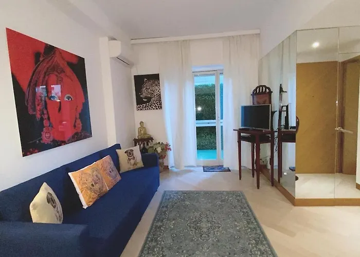 Suite Apartment In Mc Center, 5Min Walk To Casino & The Port And 1Min From Underground Train Station