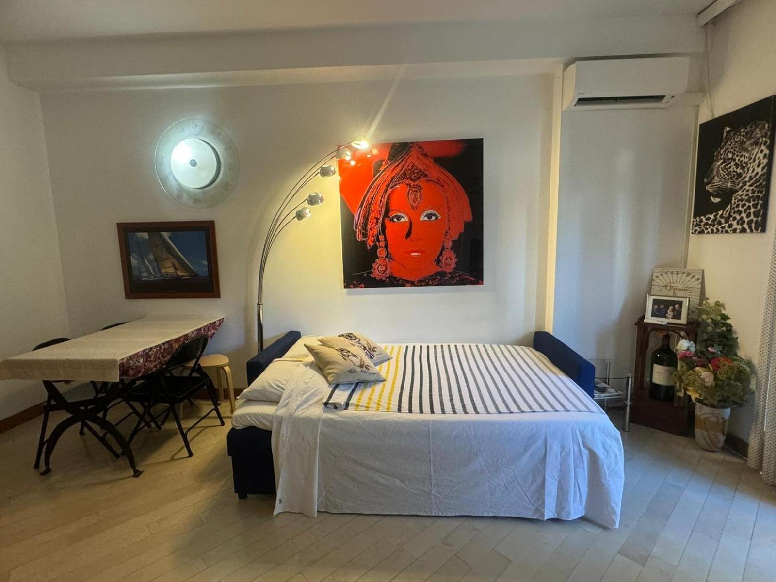 In Mc Center, 5min Walk To Casino & The Port And 1min From Underground Train Station Apartamento Mónaco