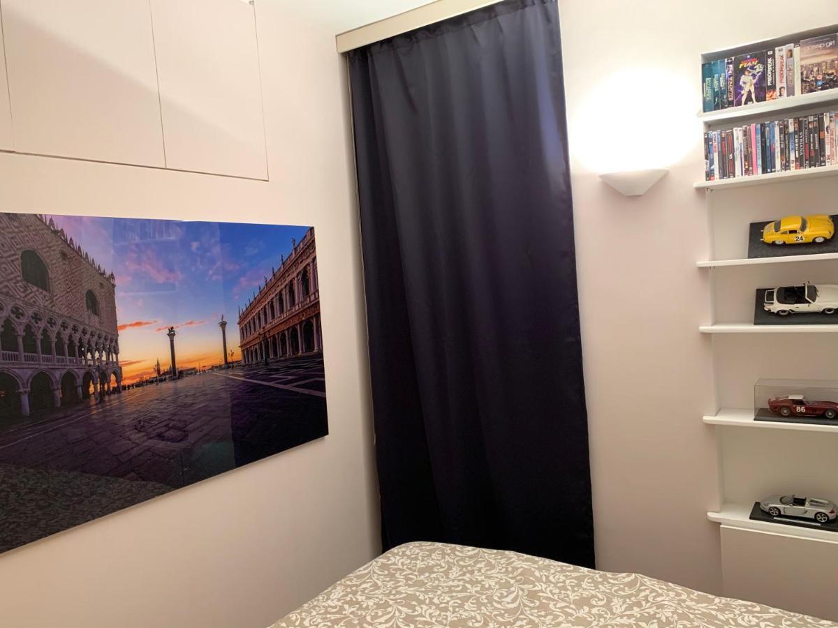 In Mc Center, 5min Walk To Casino & The Port And 1min From Underground Train Station Apartamento